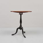 1071 7704 PEDESTAL TABLE